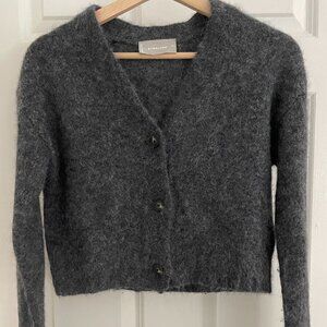 Everlane The Alpaca V-Neck Cropped Cardigan, Charcoal Grey XS
